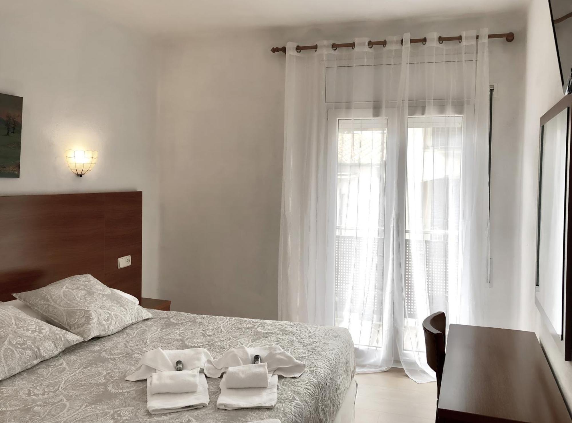 Hotel Medium Montecarlo Palafrugell Quarto foto